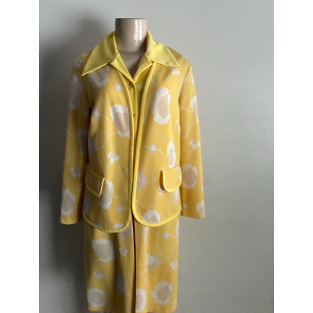 Timeless Vintage 2pc
Dress. Excellent condition